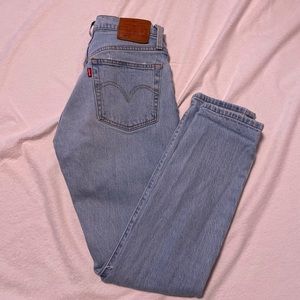 Levi’s 501 skinny jeans with rips